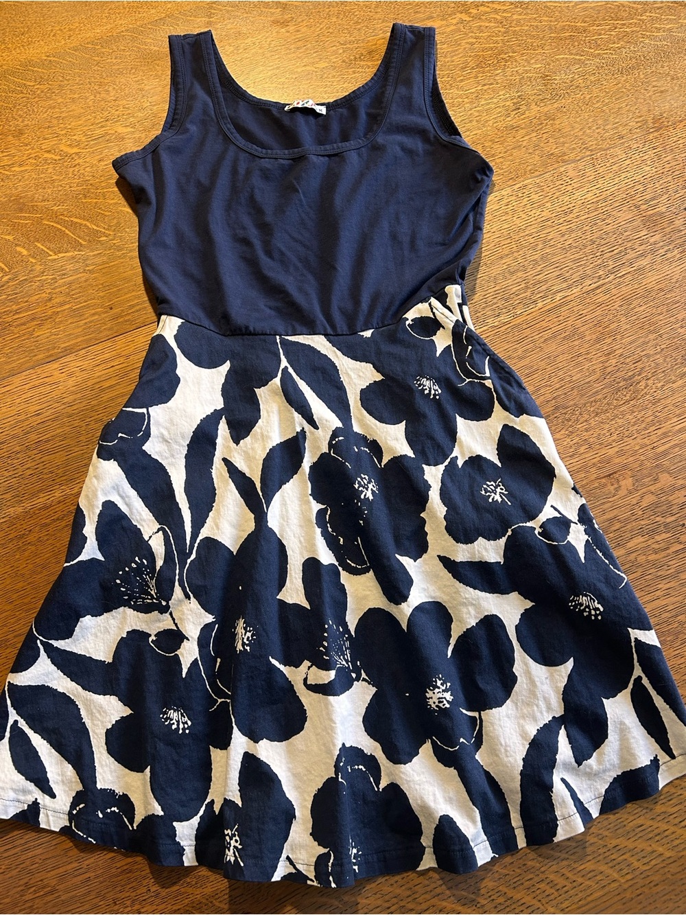 Women’s Floral Fit and Flare Sleeveless Dress – Summer Vacation – Size M